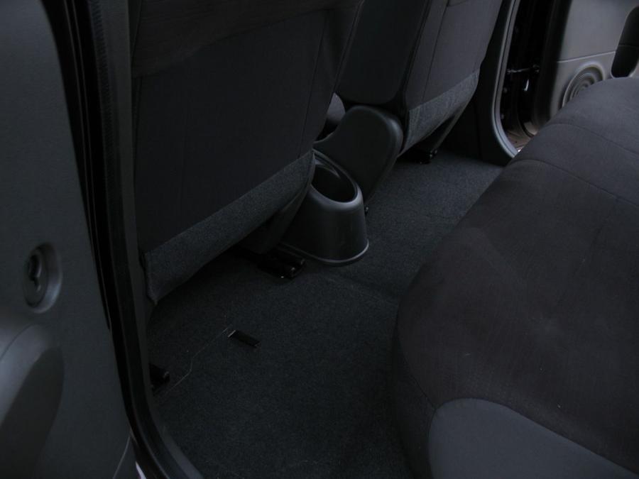 Детали интерьера Nissan Cube (Z12) 2009 года  (US) (фото 21 из 84)